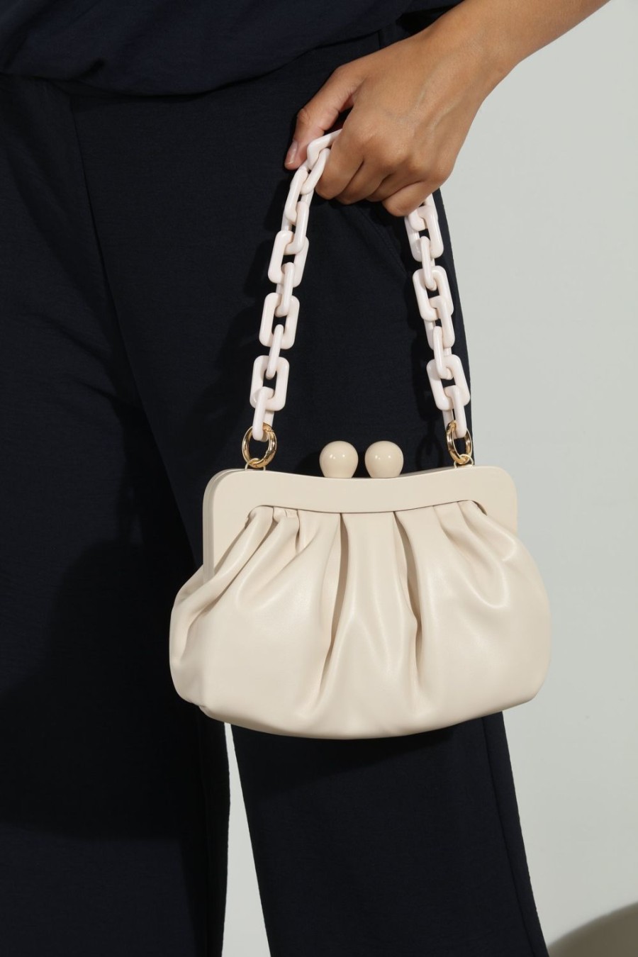 Accessories Veronica M | Ivory Faux Leather Pouch Purse With Chunky Chain Handle