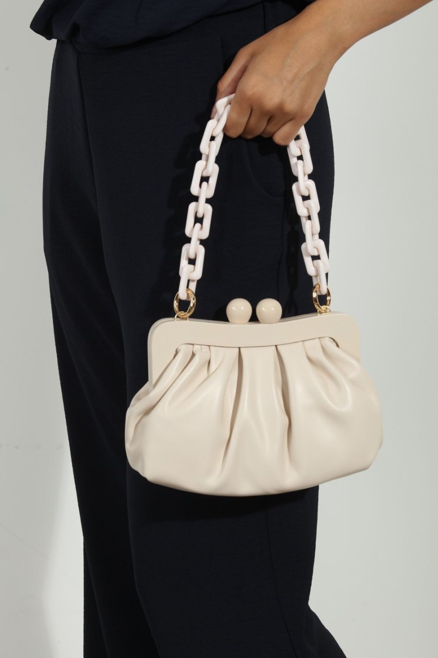 Accessories Veronica M | Ivory Faux Leather Pouch Purse With Chunky Chain Handle