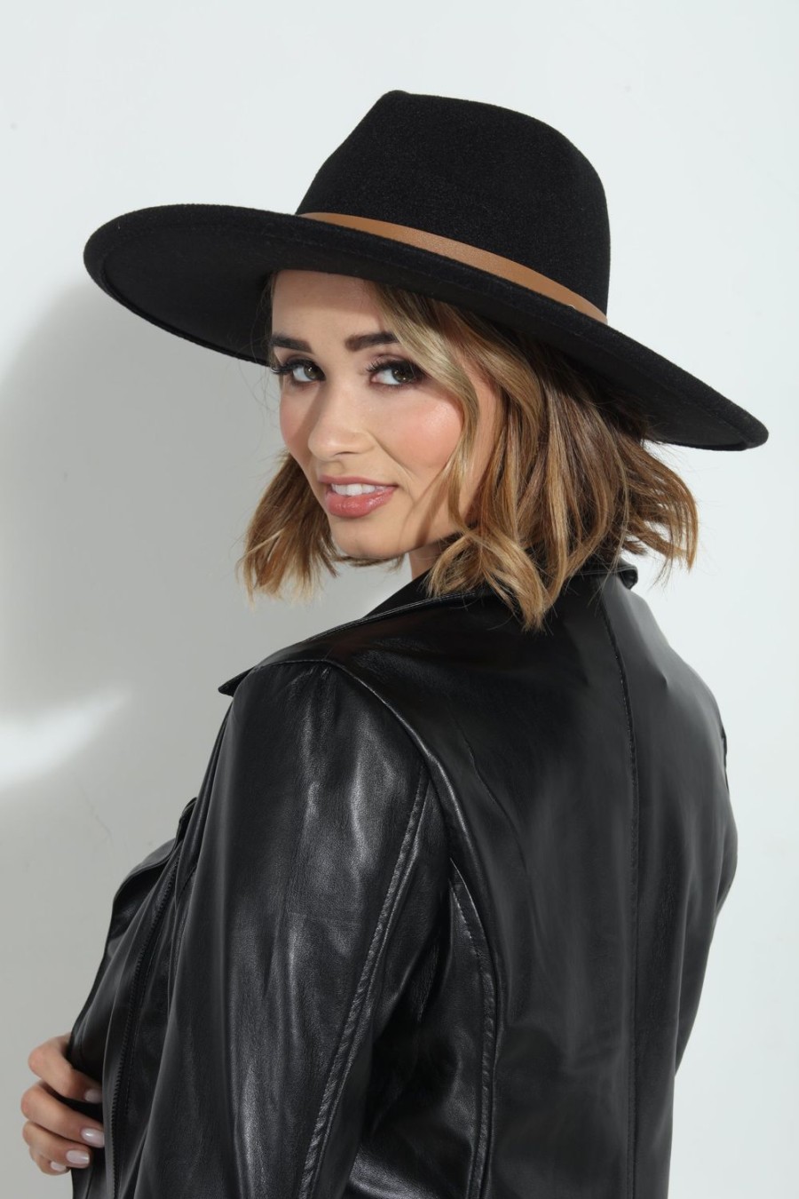 Accessories Veronica M | Leah Black Felt Fedora Hat