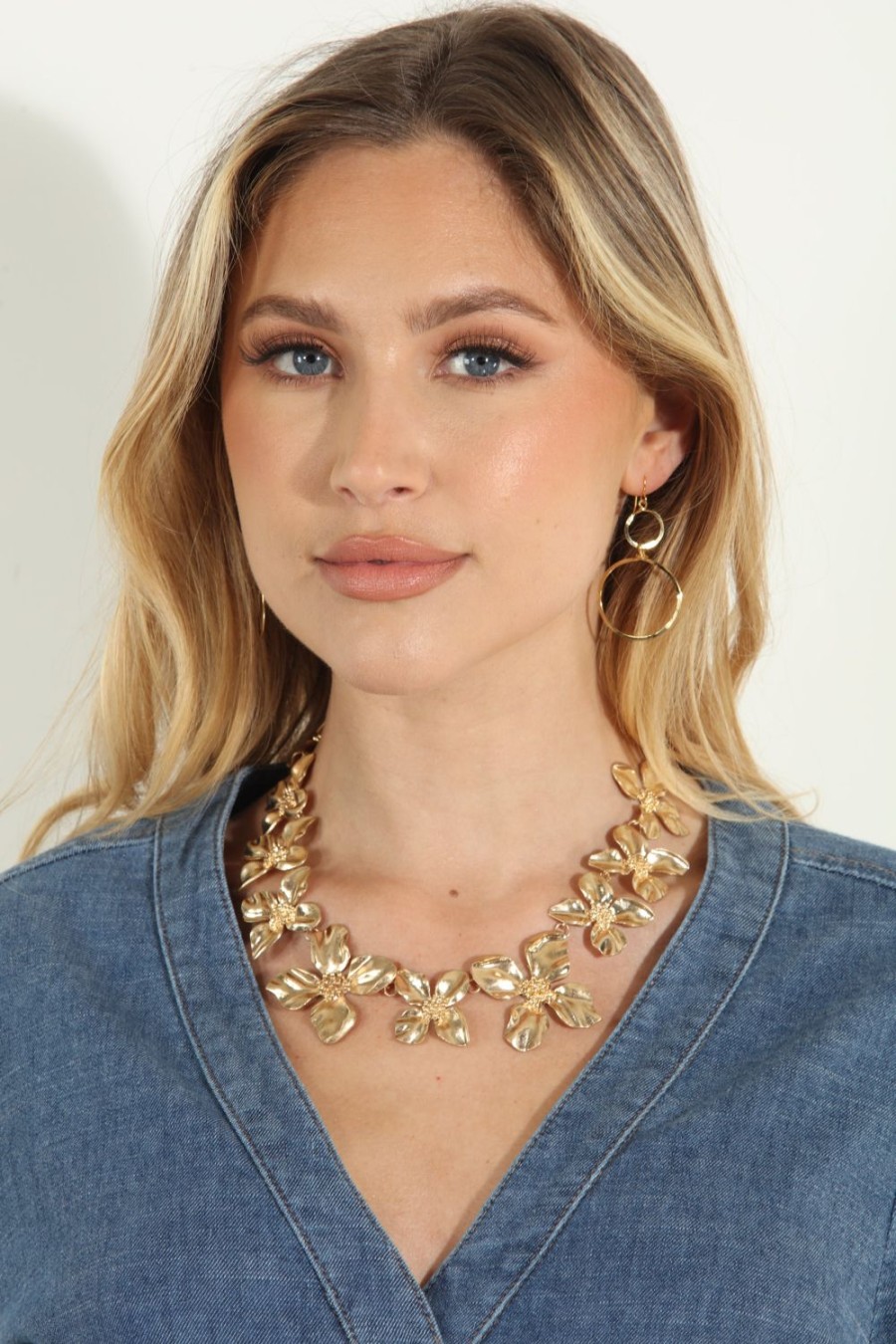 Accessories Veronica M | Gold Flower Statement Necklace