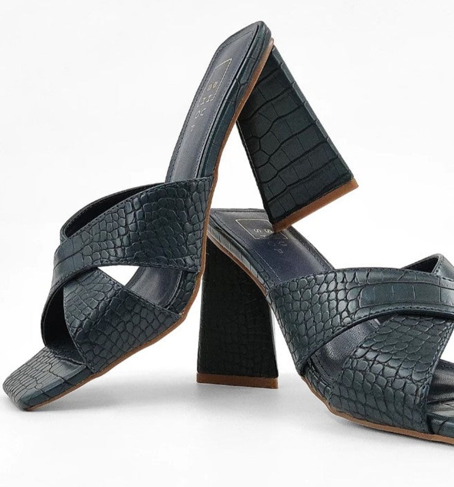 Accessories Veronica M | Hunter Green Croc-Print Heels