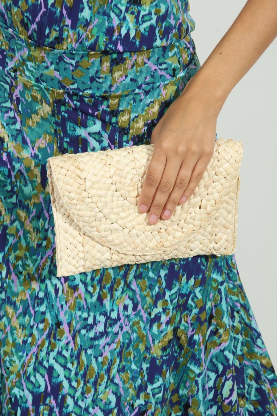 Accessories Veronica M | Light Natural Raffia Clutch