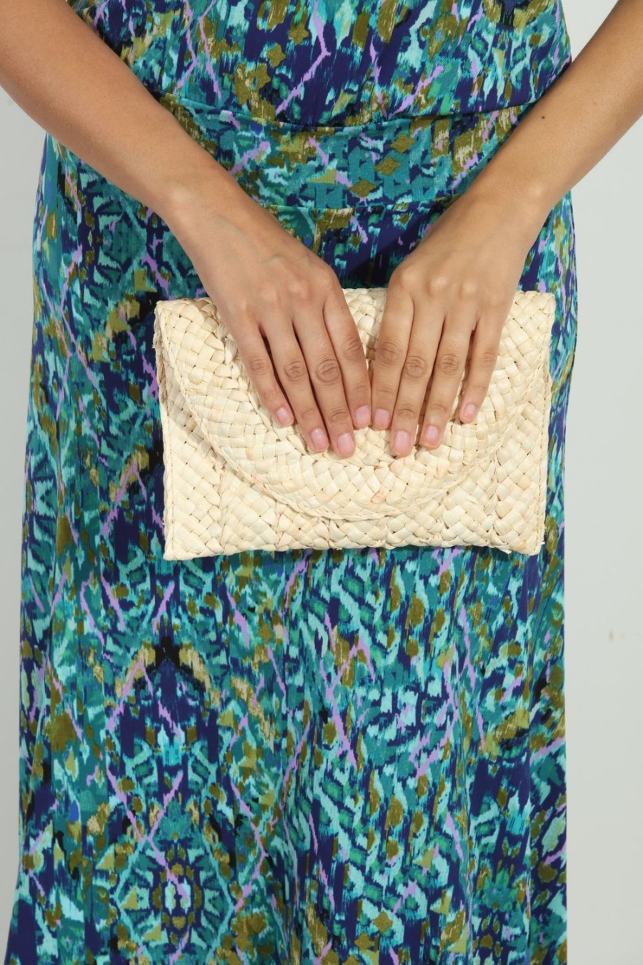 Accessories Veronica M | Light Natural Raffia Clutch