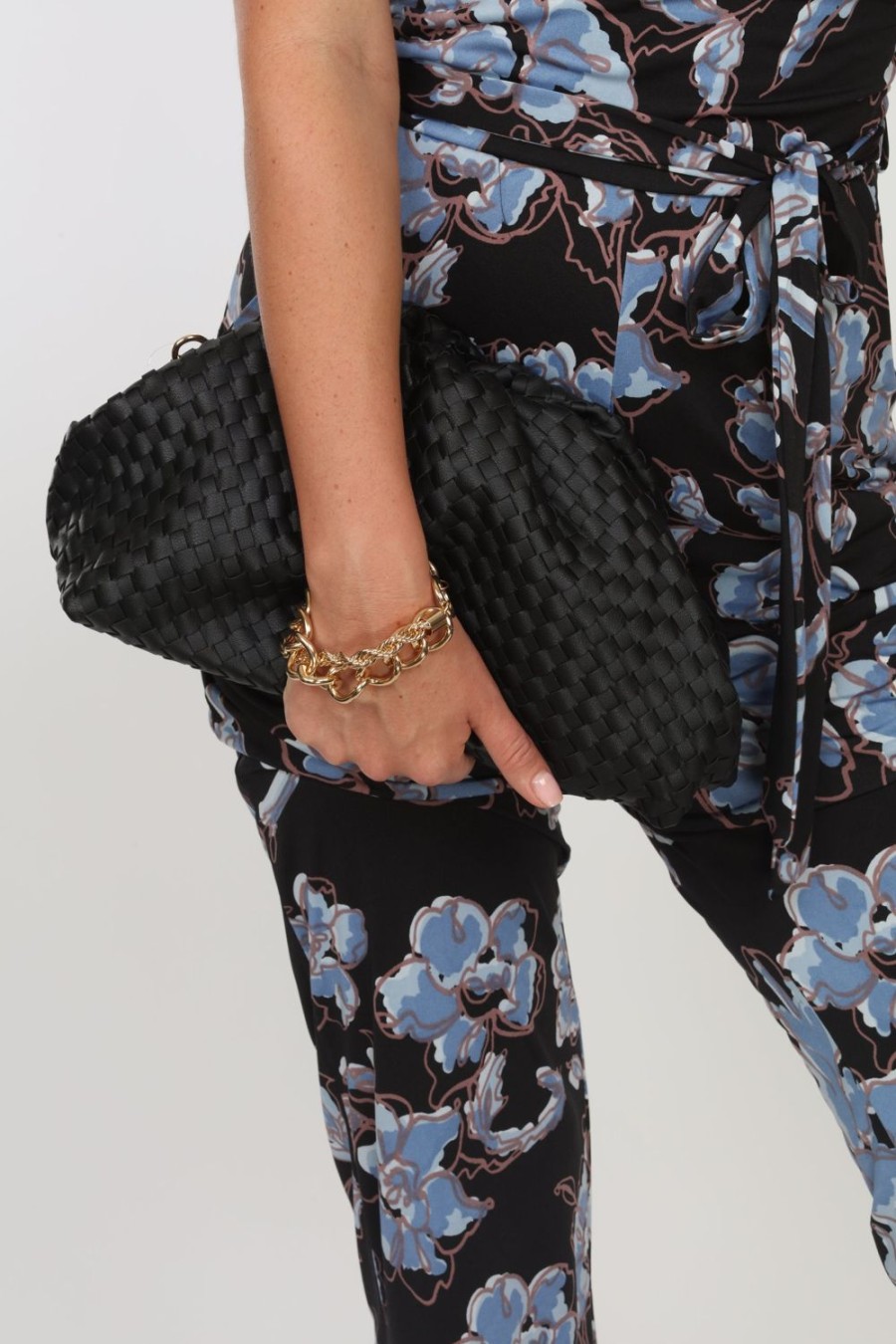 Accessories Veronica M | Black Woven Pouch Clutch